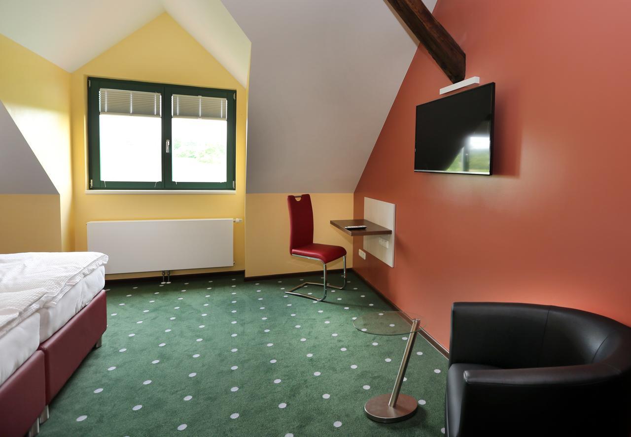 Apartments Golfpark Schlossgut Sickendorf Lauterbach Exteriör bild