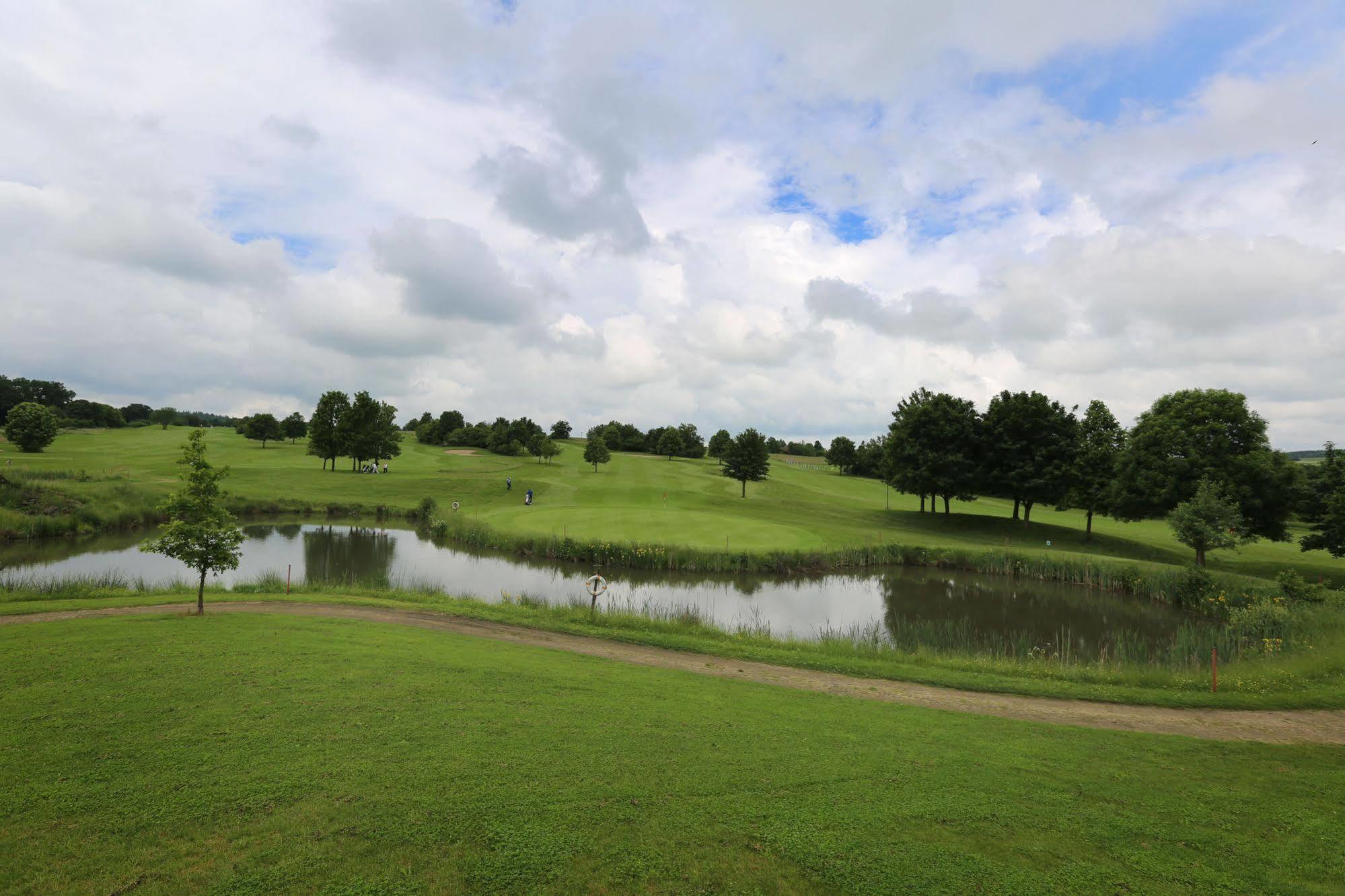 Apartments Golfpark Schlossgut Sickendorf Lauterbach Exteriör bild