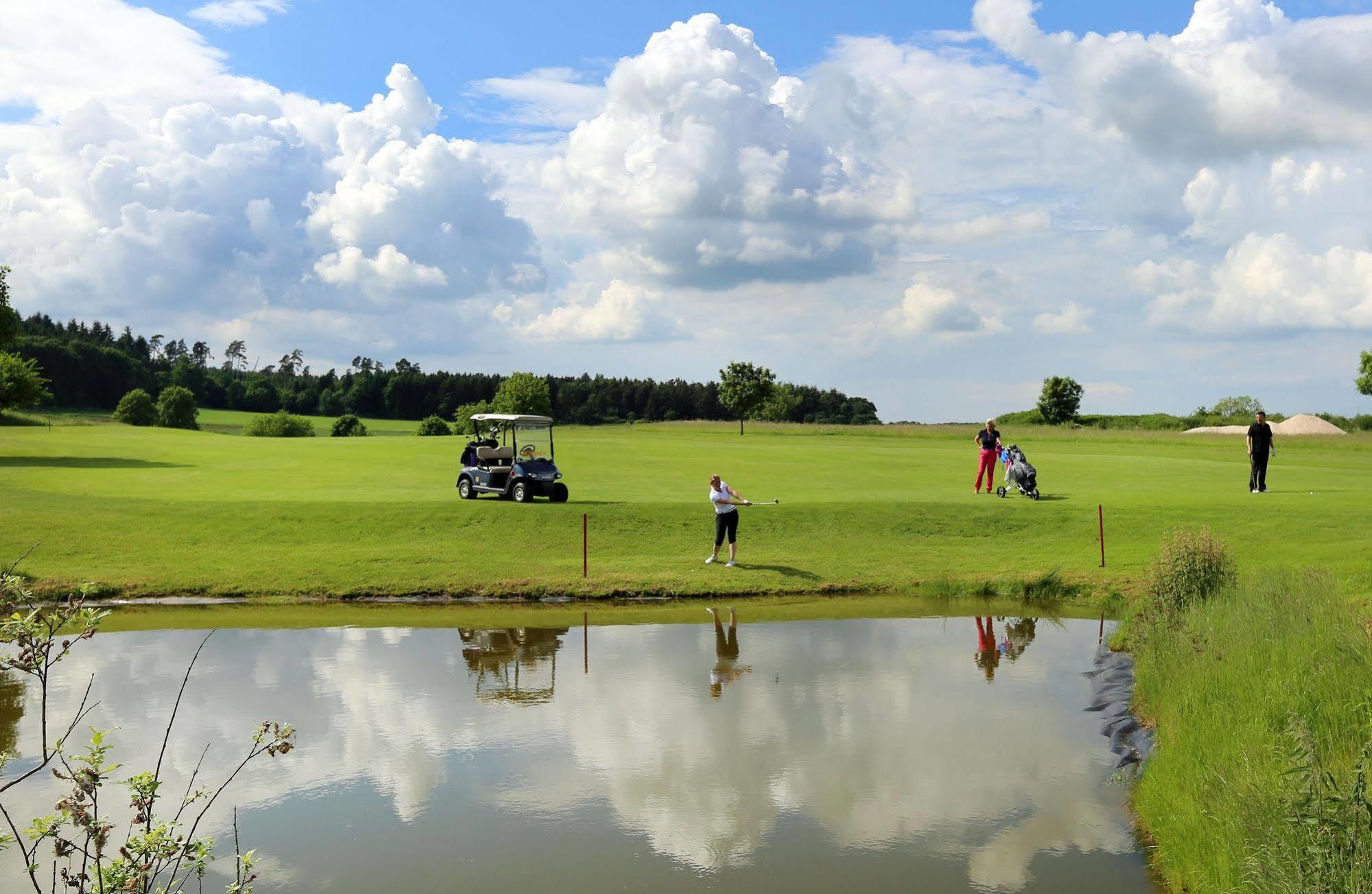 Apartments Golfpark Schlossgut Sickendorf Lauterbach Exteriör bild