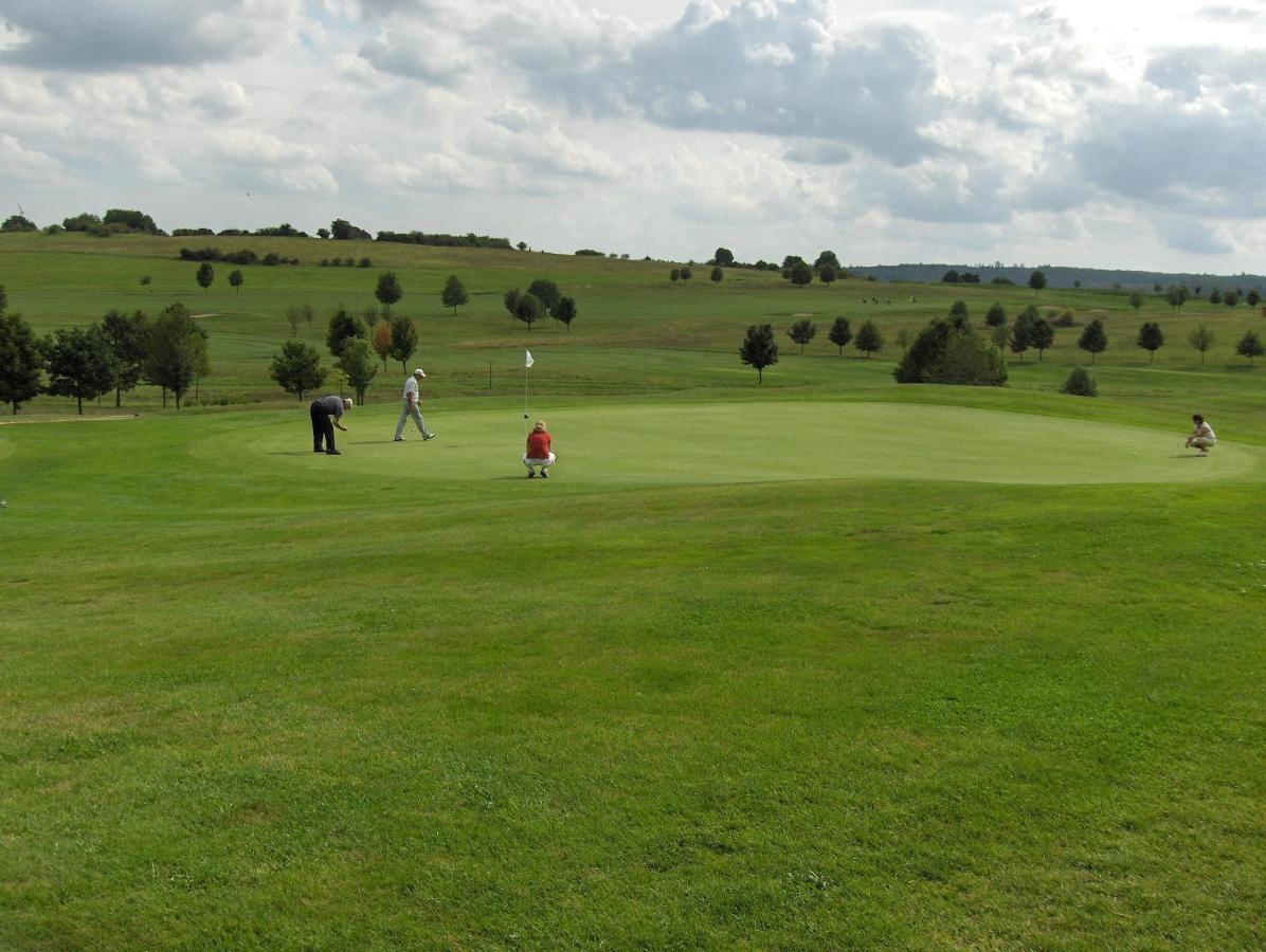 Apartments Golfpark Schlossgut Sickendorf Lauterbach Exteriör bild